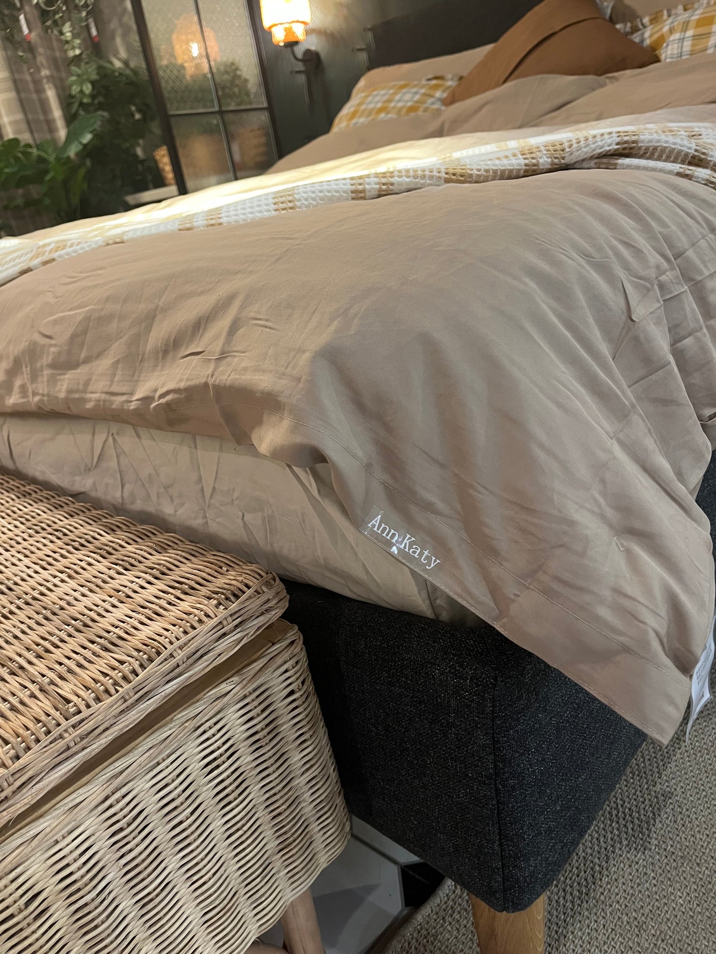 Ann katy Beige Queen Comforter Set - 4 Pieces Pinch Pleat Bed Set, Down Alternative Bedding Sets for All Season, 1 Comforter, 2 Pillowcases, 1 Decorative Pillow